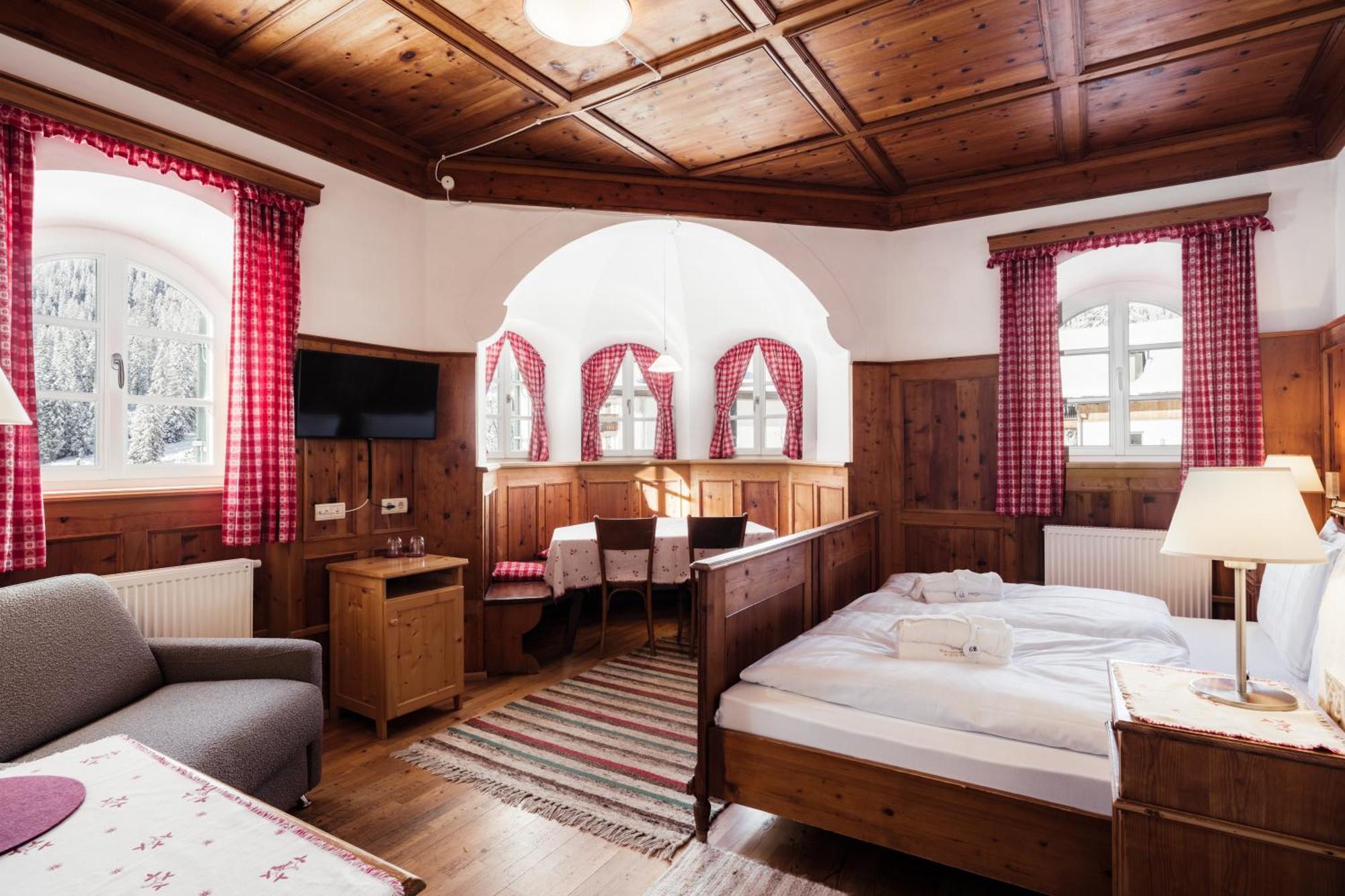 Hotel Dolomitenhof & Chalet Alte Post セスト エクステリア 写真