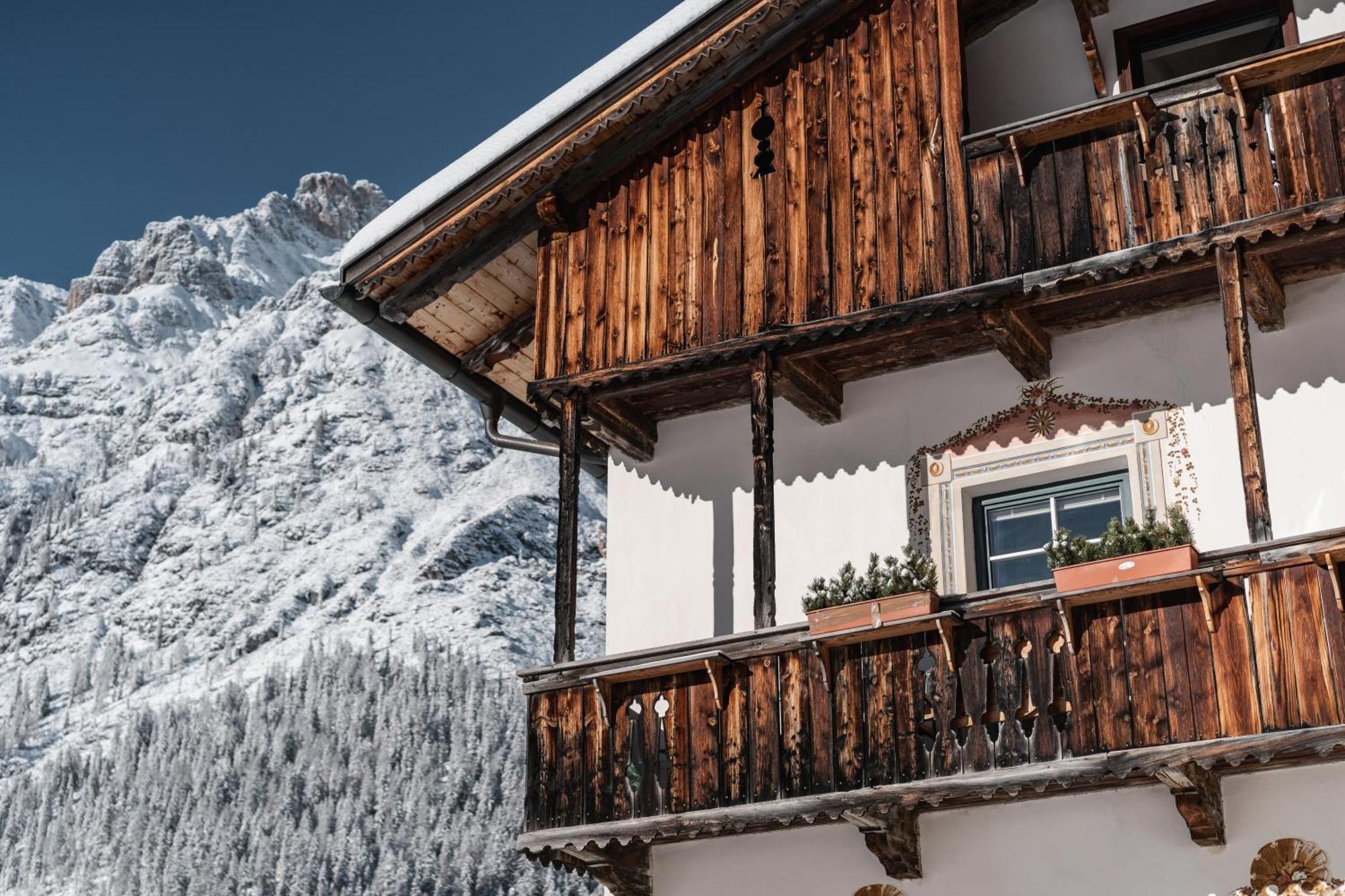 Hotel Dolomitenhof & Chalet Alte Post セスト エクステリア 写真