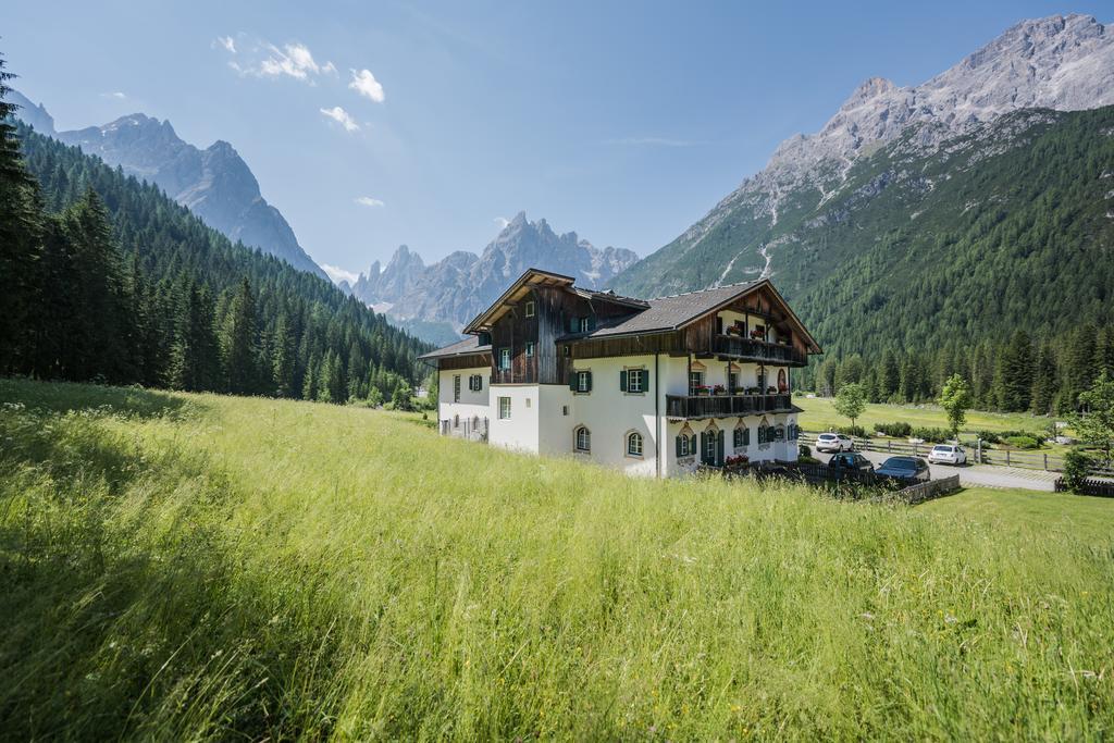 Hotel Dolomitenhof & Chalet Alte Post セスト エクステリア 写真